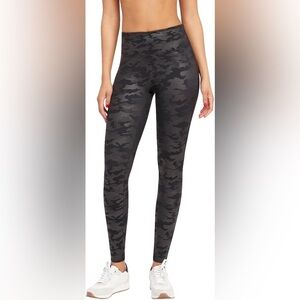 Spanx Faux Leather Camo Leggings Size Large in Black Camo